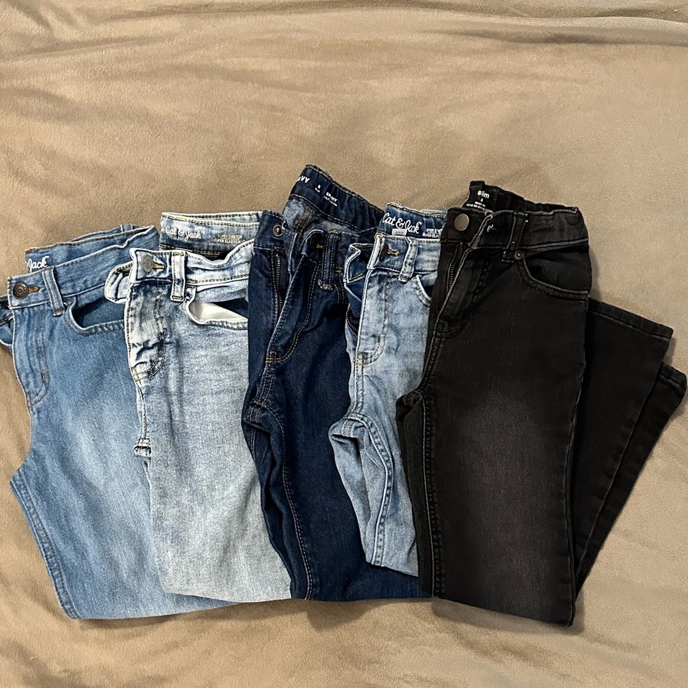 Bundle of 5 pairs of boys jeans